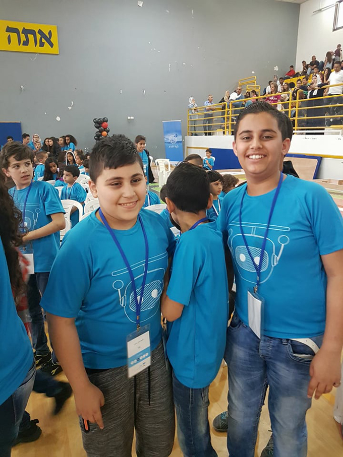 فوز الطالب آدم خالد جابر للسنة الثانية بالمرتبة الأولى ليتأهل للنهائيات في مسابقة الروبوتات