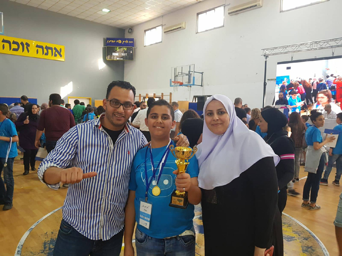 فوز الطالب آدم خالد جابر للسنة الثانية بالمرتبة الأولى ليتأهل للنهائيات في مسابقة الروبوتات