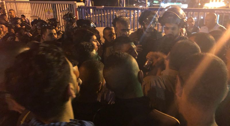 اعتقال قاصر خلال مظاهرة امام مركز الشرطة في ام الفحم 