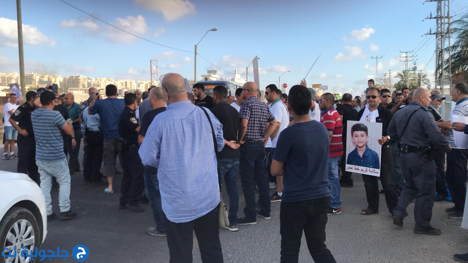 مظاهرة حاشدة مقابل شرطة كيدما بأعقاب جريمة اختطاف الطفل كريم جمهور