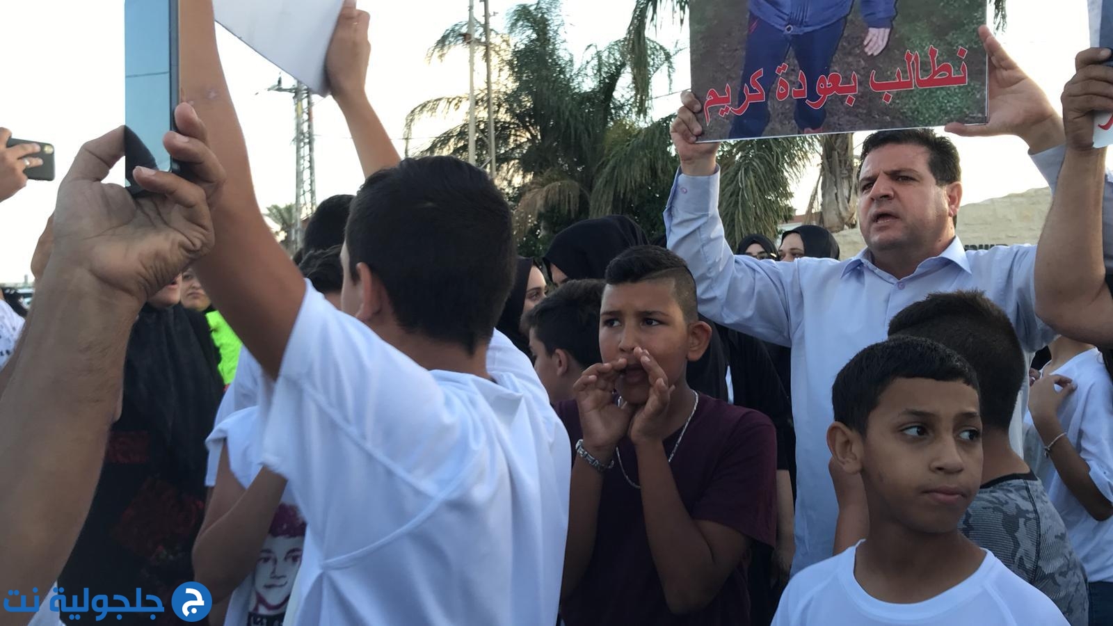 مظاهرة حاشدة مقابل شرطة كيدما بأعقاب جريمة اختطاف الطفل كريم جمهور