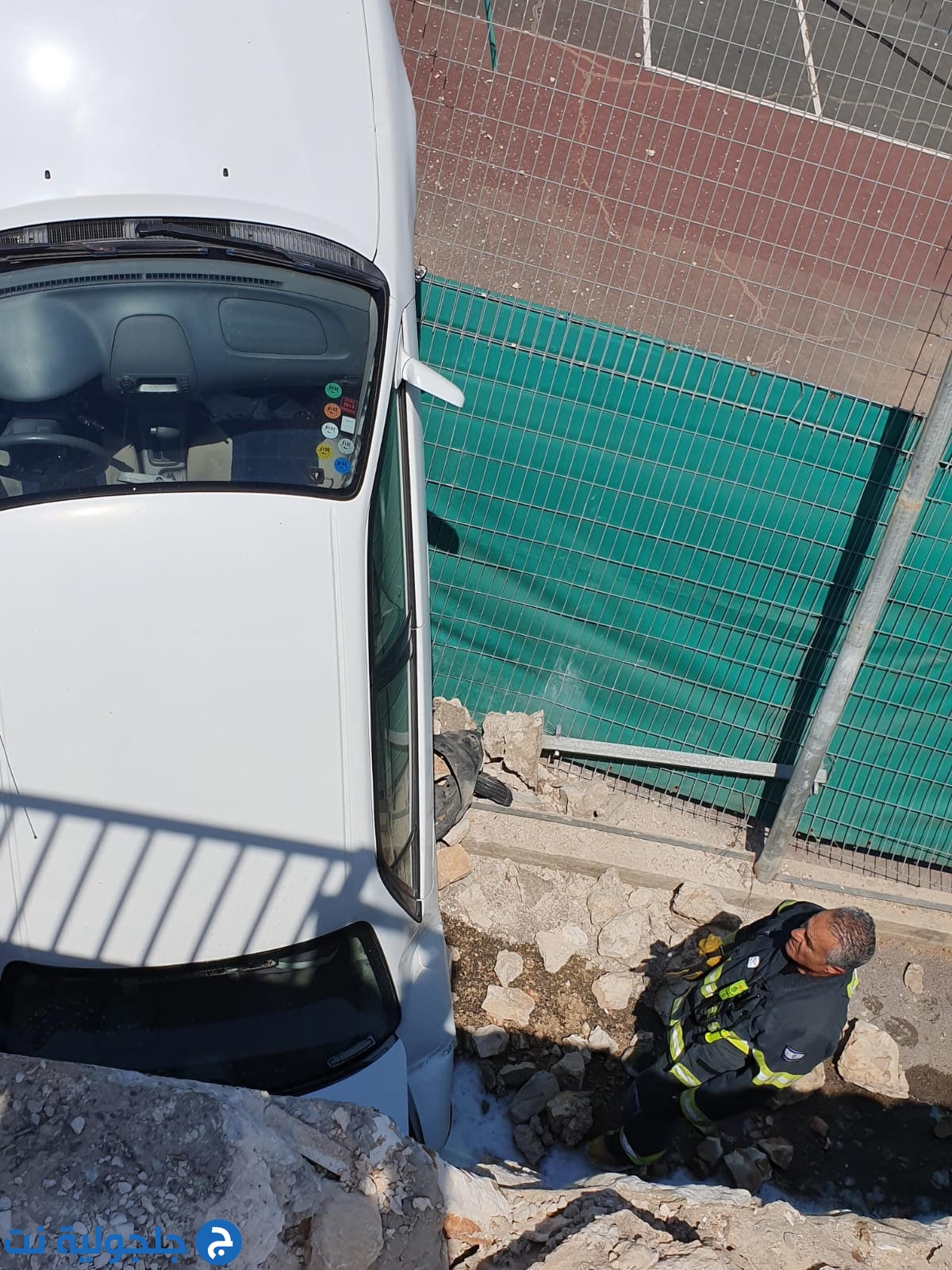 انقلاب سيارة نحو منحدر بارتفاع 4 امتار في حيفا