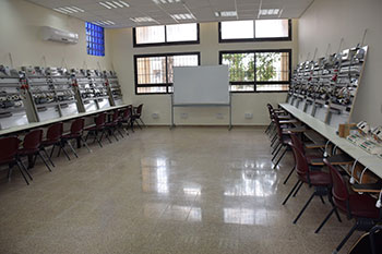 مسار كهربائي مؤهل في كلية القاسمي للهندسة والعلوم