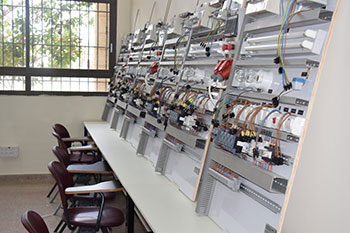 مسار كهربائي مؤهل في كلية القاسمي للهندسة والعلوم