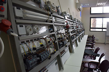 مسار كهربائي مؤهل في كلية القاسمي للهندسة والعلوم