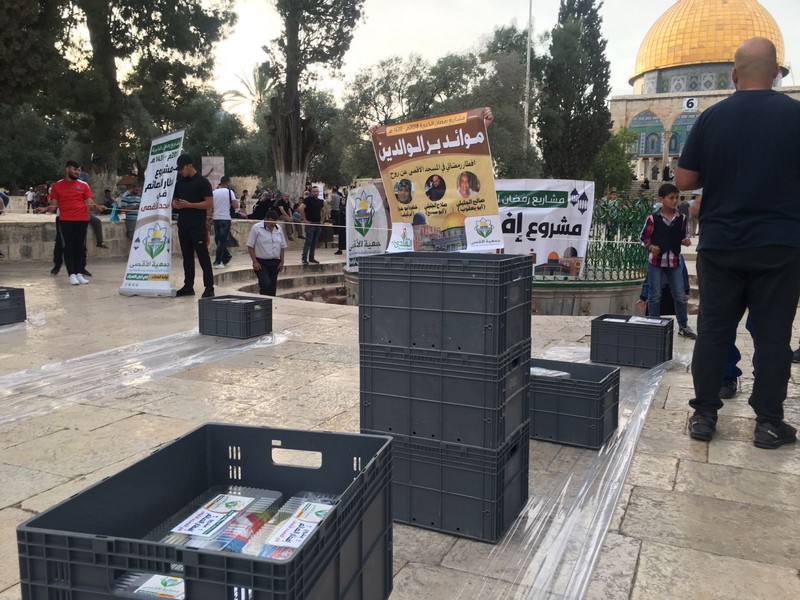 ​موائد بر الوالدين في المسجد الأقصى تلاقي تجاوبًا واسعًا