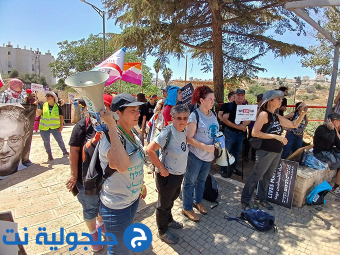 مظاهرة أمام منزل بن غفير في مستوطنة كريات اربع، ضد الاحتلال والفصل العنصري