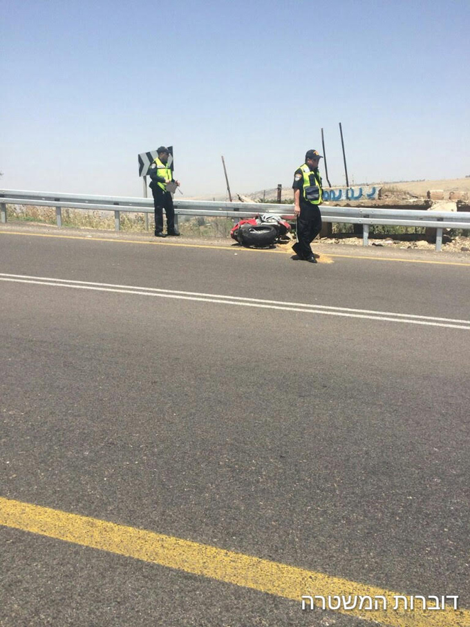 اصابة شخص بجراح بالغة في حادث طرق ذاتي