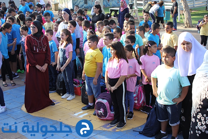 افتتاح العام الدراسي في مدارس جلجولية بأجواء إحتفالية 