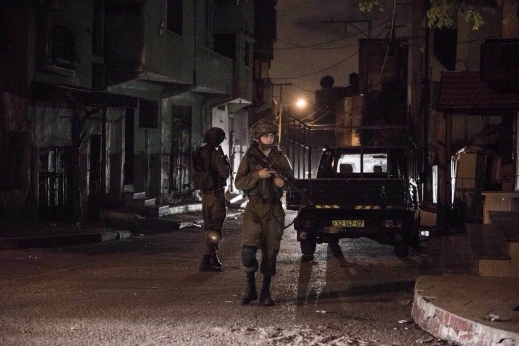 اعتقال 10 مطلوبين للتحقيق في حملة لضبط الأسلحة