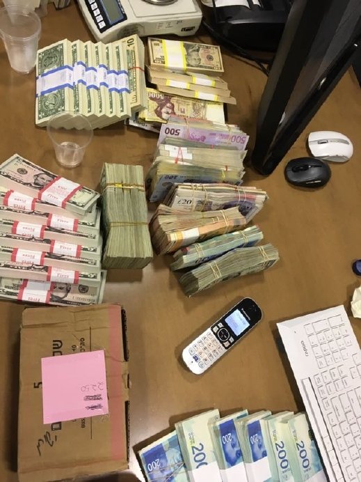 اعتقال 19 مشتبها بالتجارة بالذهب بطريقة غير قانونية وتبييض أموال