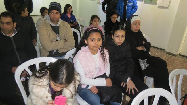 سلطة مكافحة المخدرات بالتعاون مع الفنان وليد قشاش في مشروع رسم خاص لأطفال عكا