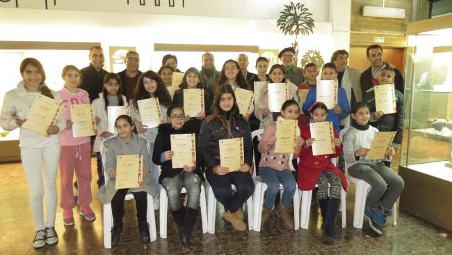 سلطة مكافحة المخدرات بالتعاون مع الفنان وليد قشاش في مشروع رسم خاص لأطفال عكا