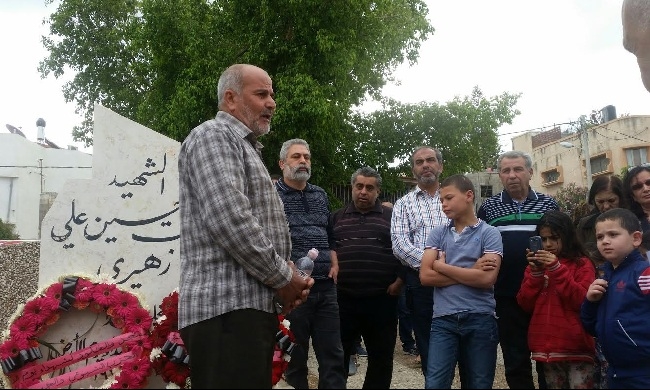 وضع أكاليل الزهور على النصب التذكاري للشهيد الزهيري في الطيبة