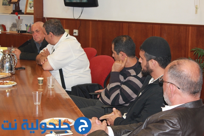 جلسة طارئة في مجلس جلجولية بصدد العمل الارهابي الذي تم صباح اليوم في القرية